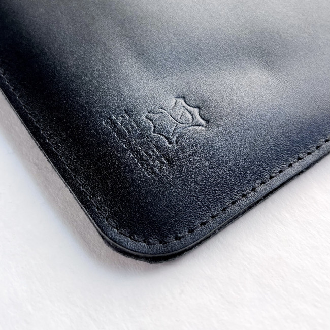 Шкіряний чохол на магнітах для MacBook (кайзер) Чорний Шкіряний чохол на магнітах для MacBook (кайзер) Чорний