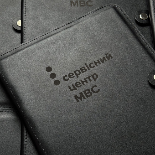 Папка із затискачем на твердій основі (кайзер) чорний