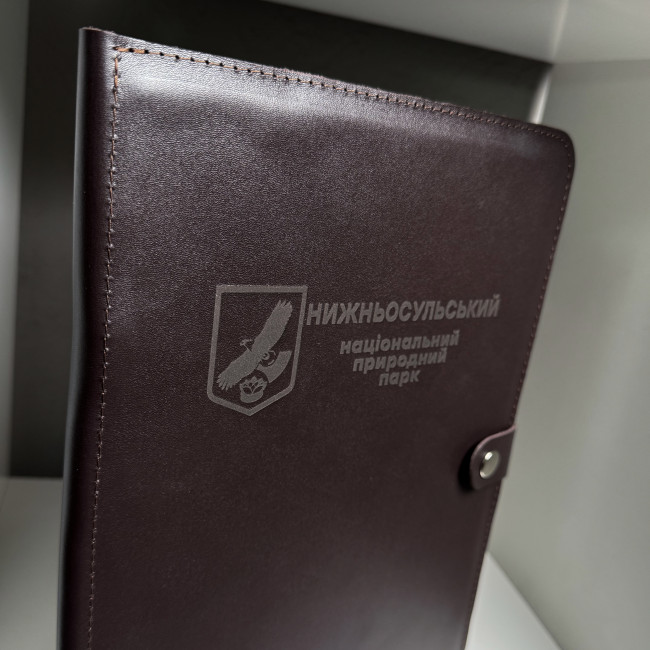 Папка із затискачем на твердій основі (кайзер) шоколад